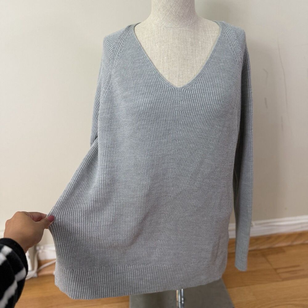 Athleta Hanover Refined V-Neck Sweater Gray M Wool Blend Ribbed Pullover Winter